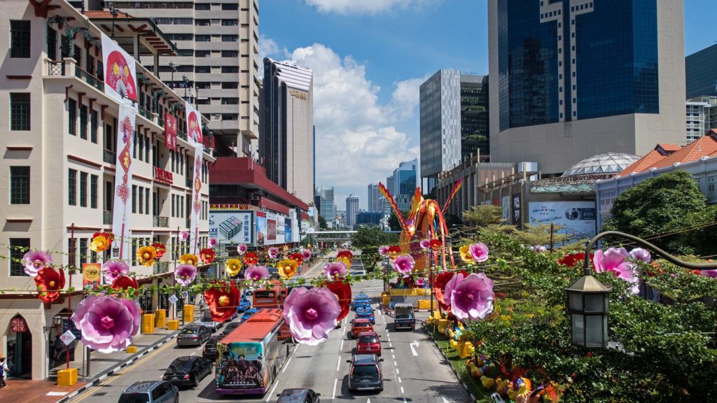 Ausblick auf das geschmückte Chinatown in Singapur