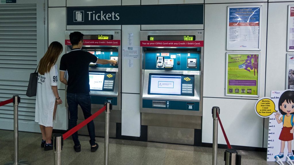 Die Fahrkartenautomaten der Bahn in Singapur