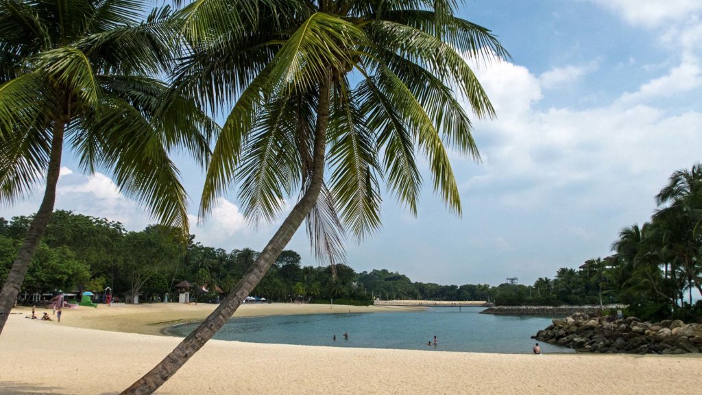 Ausblick auf den Palawan Beach auf Sentosa Island in Singapur