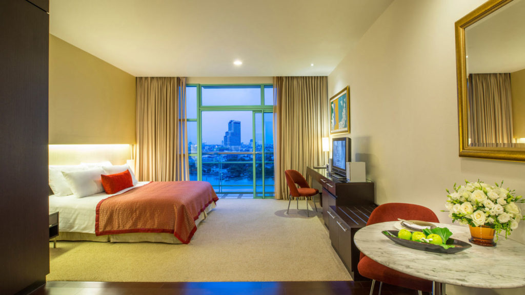 One of the many rooms of the Chatrium Riverside Bangkok with a view at the river