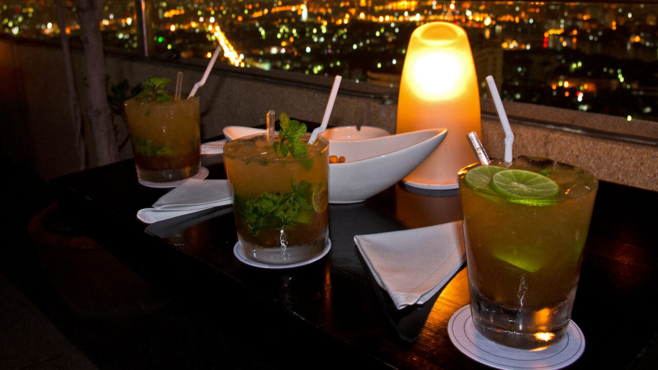 Mojitos in der Three Sixty Skybar des Hilton Millennium Bangkok