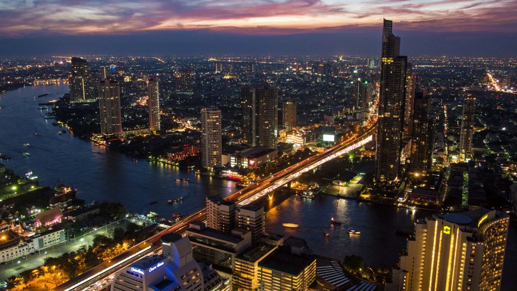 Der Ausblick von der Sirocco Skybar auf dem Lebua at State Tower in Bangkok