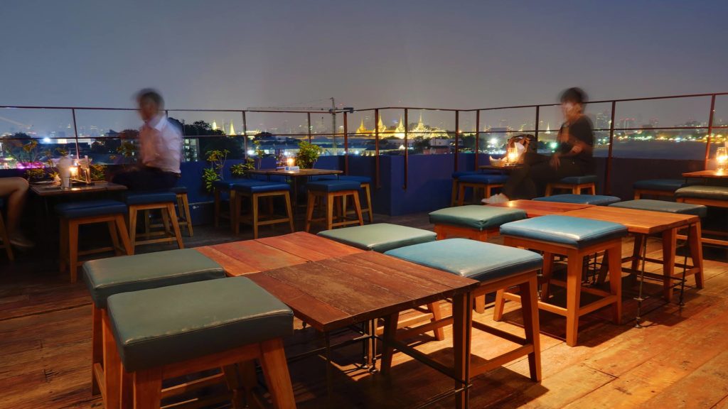 Die 342 Rooftop Bar in Thonburi, Bangkok
