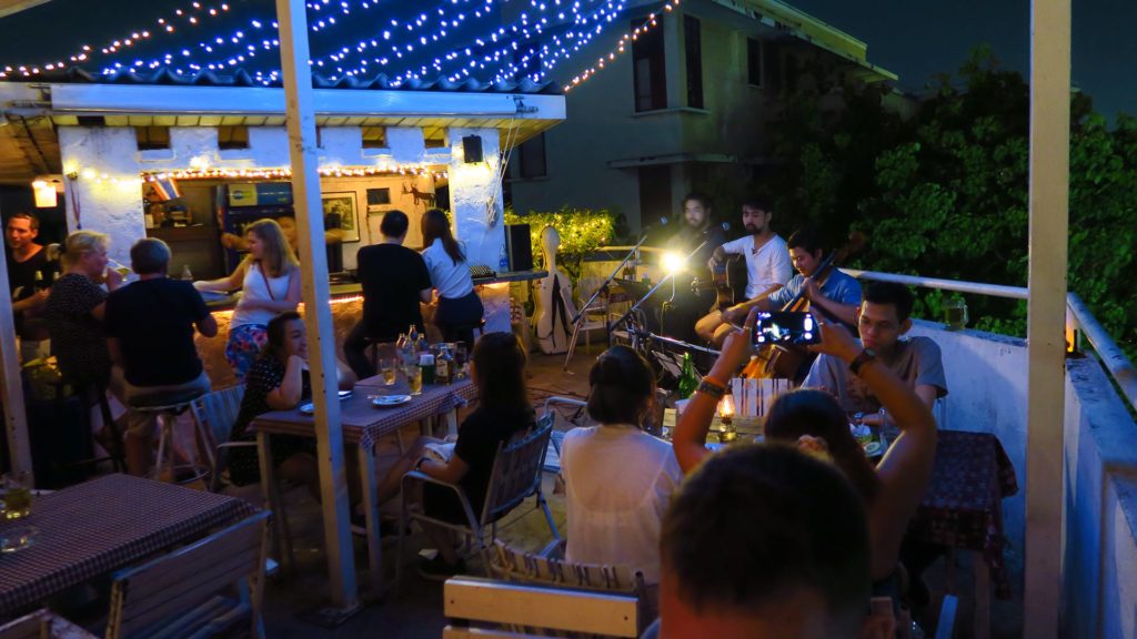 Live music at the Phranakorn Rooftop Bar in Bangkok