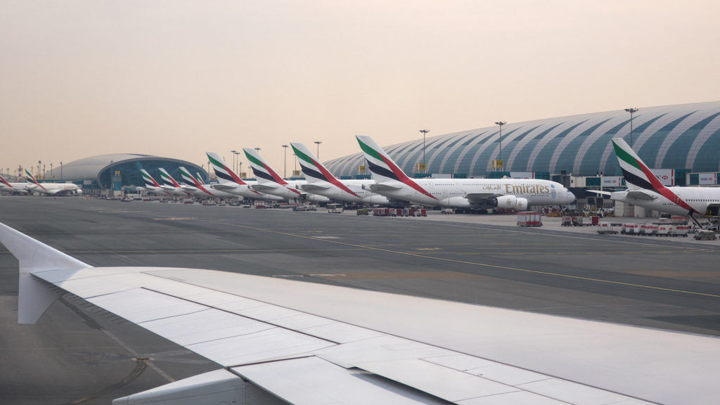 Viele Emirates Flugzeuge am Flughafen von Dubai