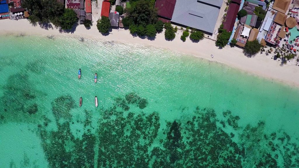 Drohnenaufnahme vom Pattaya Beach von Koh Lipe