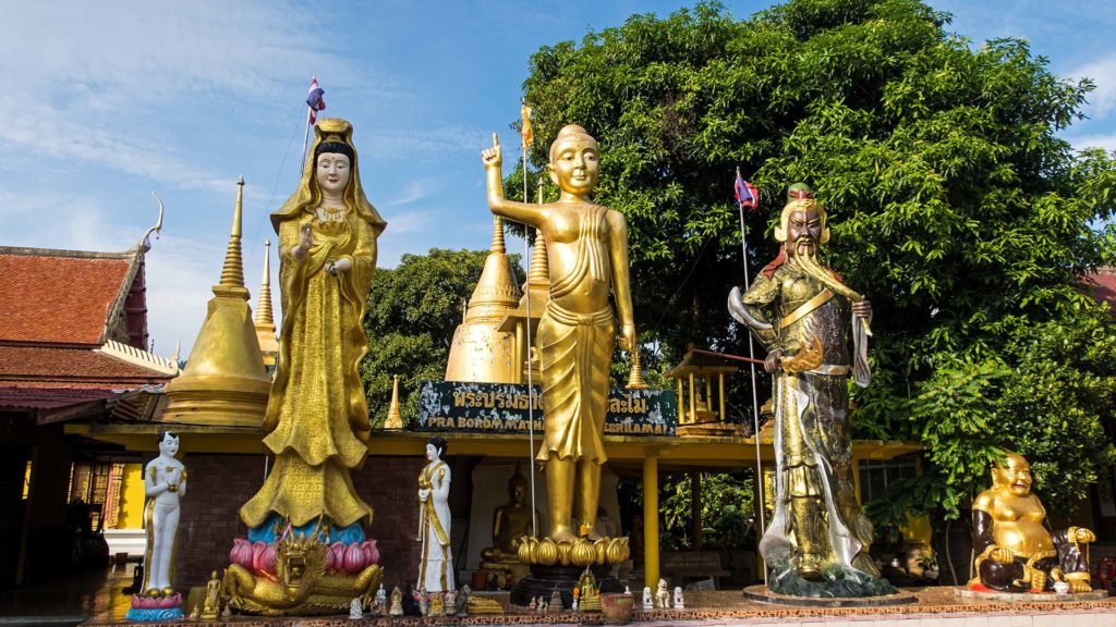Buddhistische Statuen im Wat Lamai auf Koh Samui