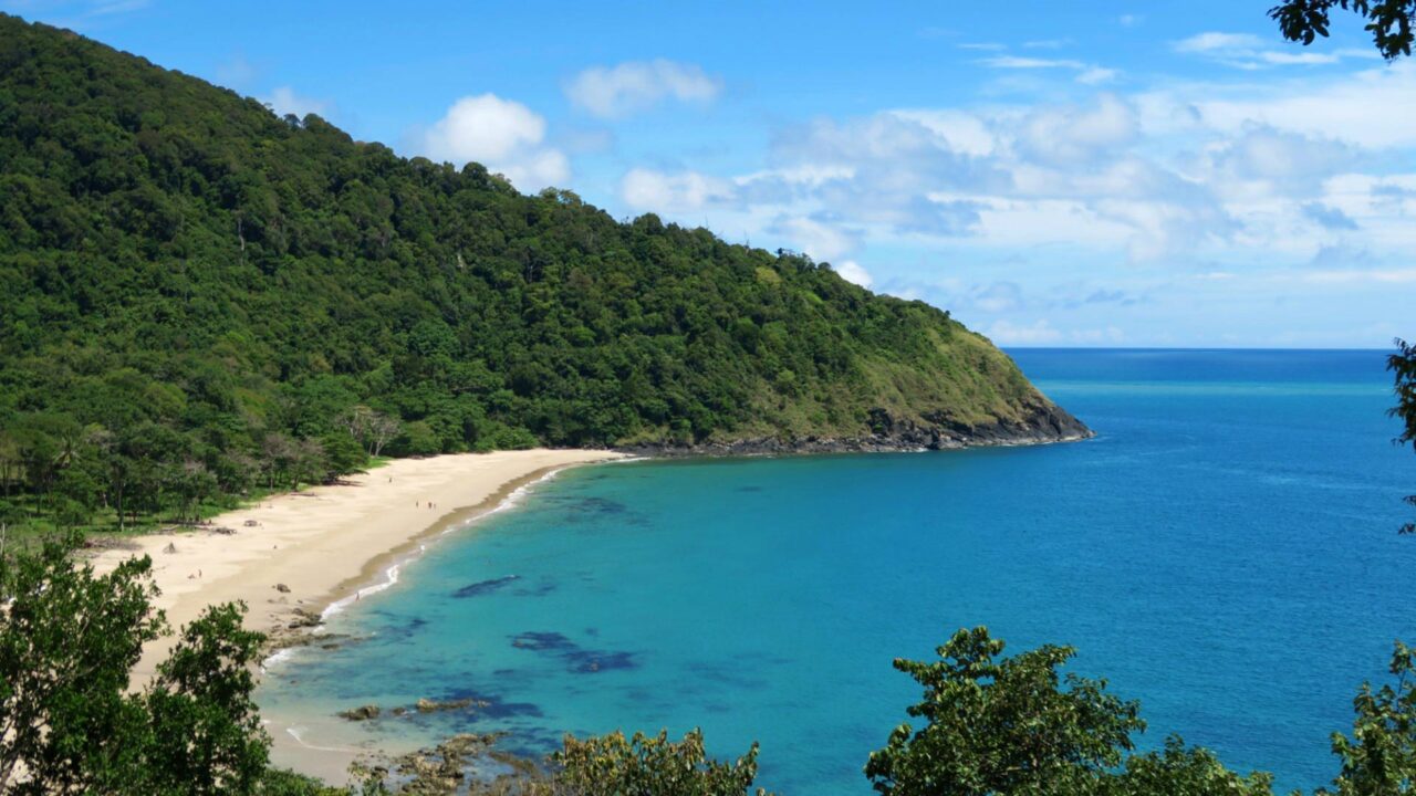 Der Sandstrand im Koh Lanta Nationalpark, im Süden der Insel