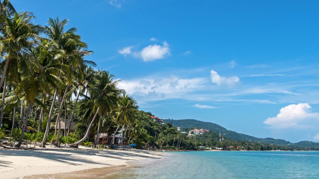 The quiet and peaceful Baan Tai Beach on Koh Samui, perfect for a beach holiday in Thailand