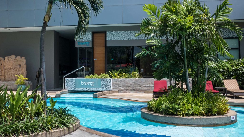 Das Breeze Spa des Amari Watergate Bangkok am Swimmingpool