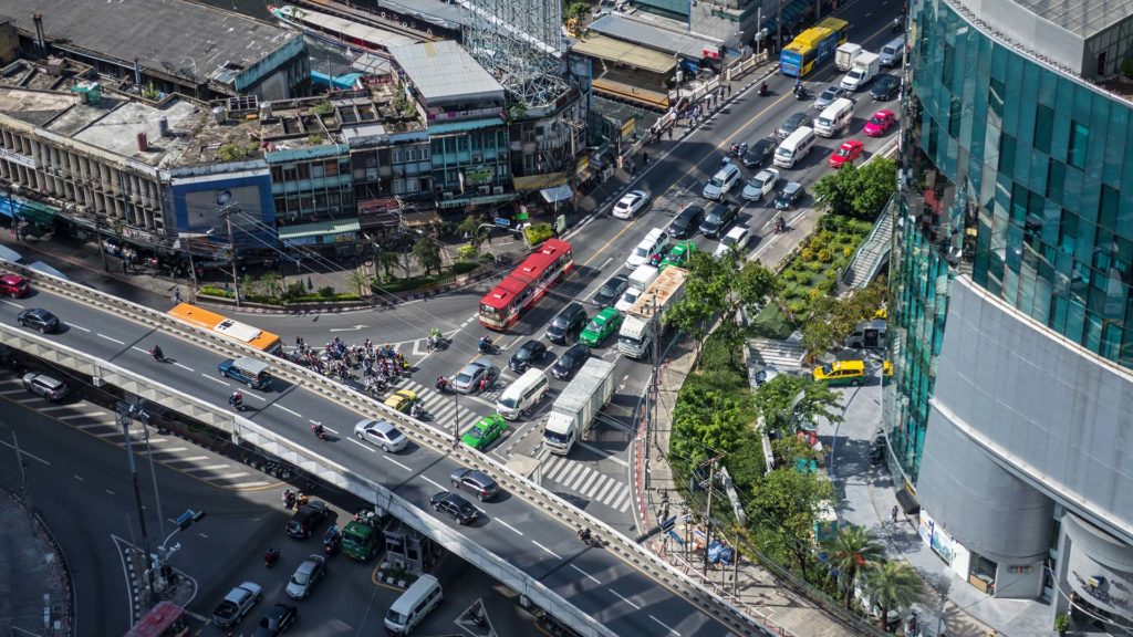 Kreuzung in Pratunam in Bangkok vom Amari gesehen