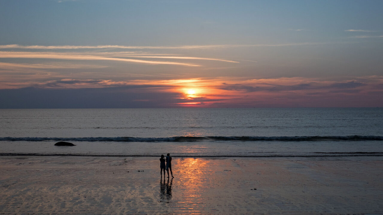 Sonnenuntergang am Nang Thong Beach in Khao Lak