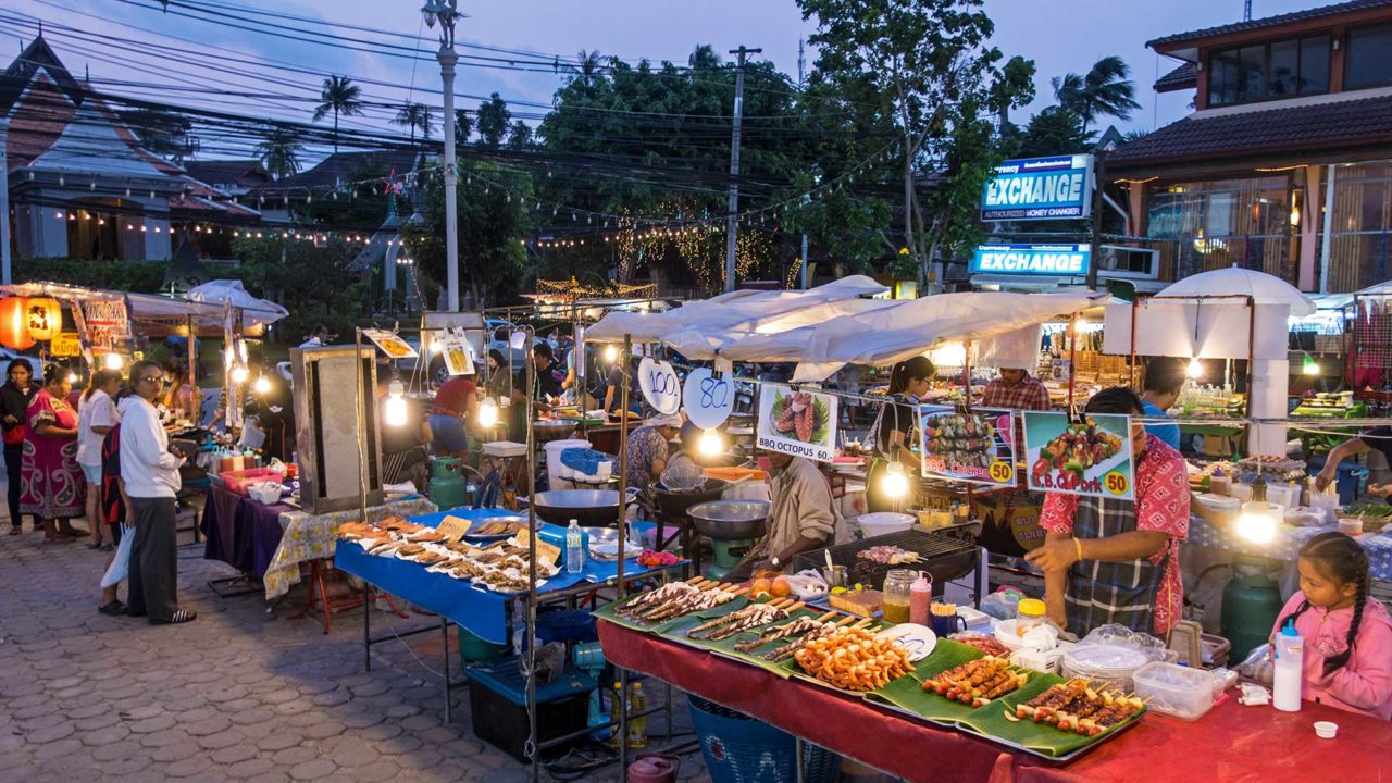 Der Choeng Mon Night Market am Mittwoch auf Koh Samui