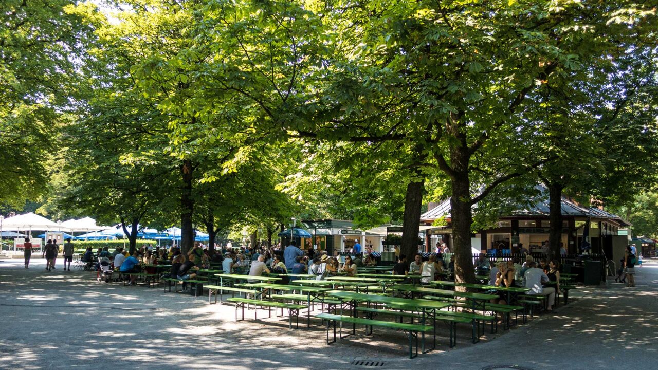 Biergarten in Münchens Englischem Garten