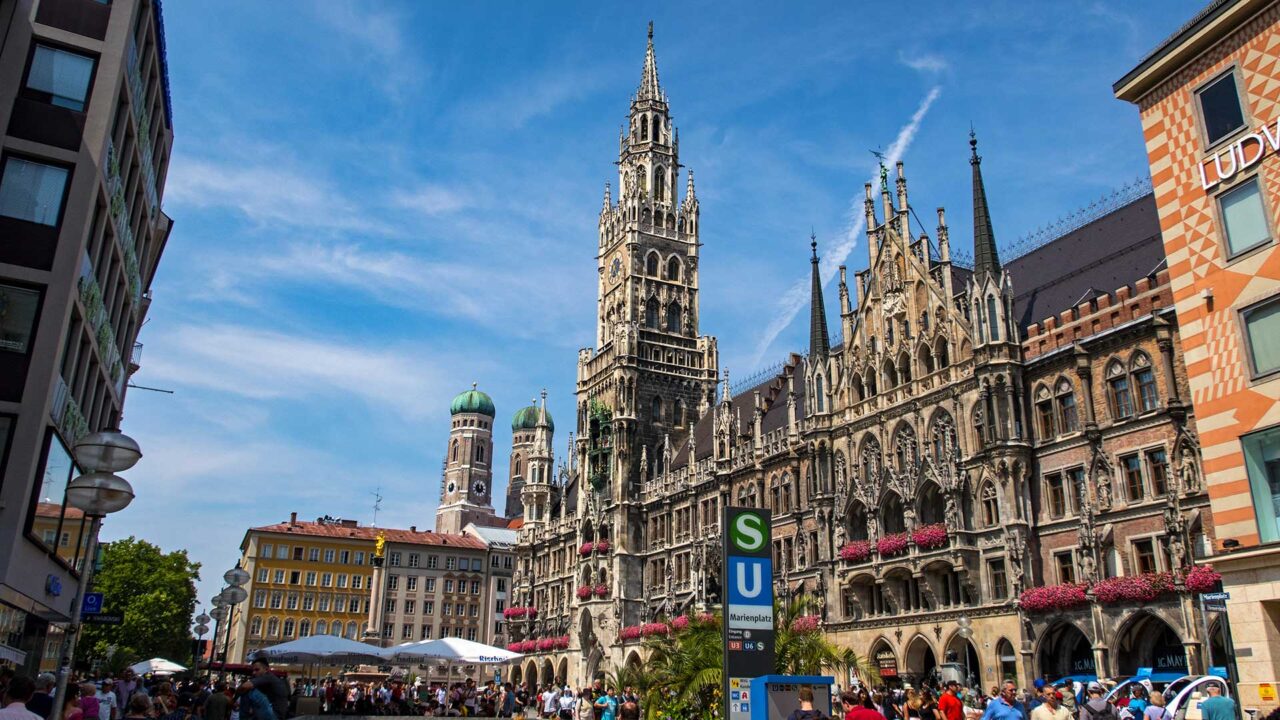 Das Rathaus von München auf dem Marienplatz