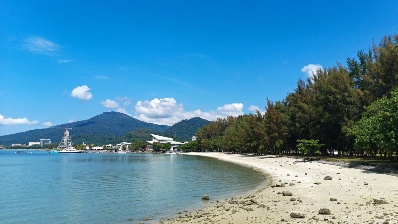 Der Legenda Park Beach in Kuah auf Langkawi