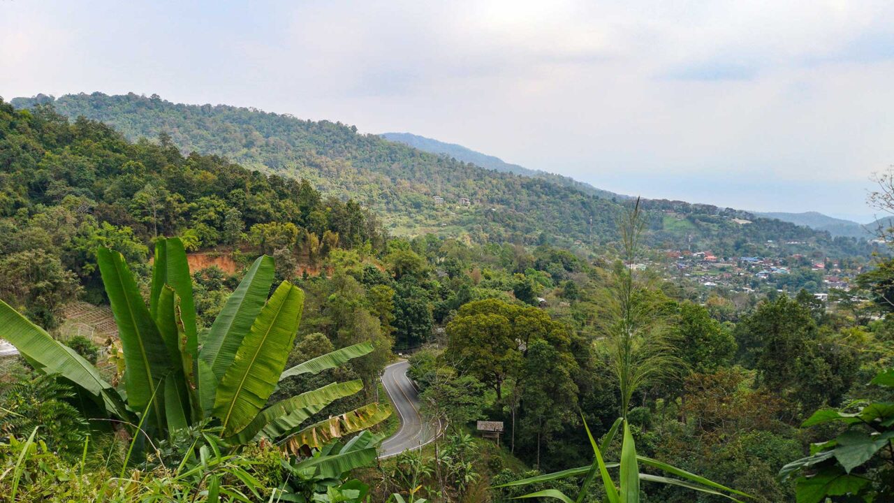 Aussicht auf die Straße beim Samoeng Loop, Chiang Mai