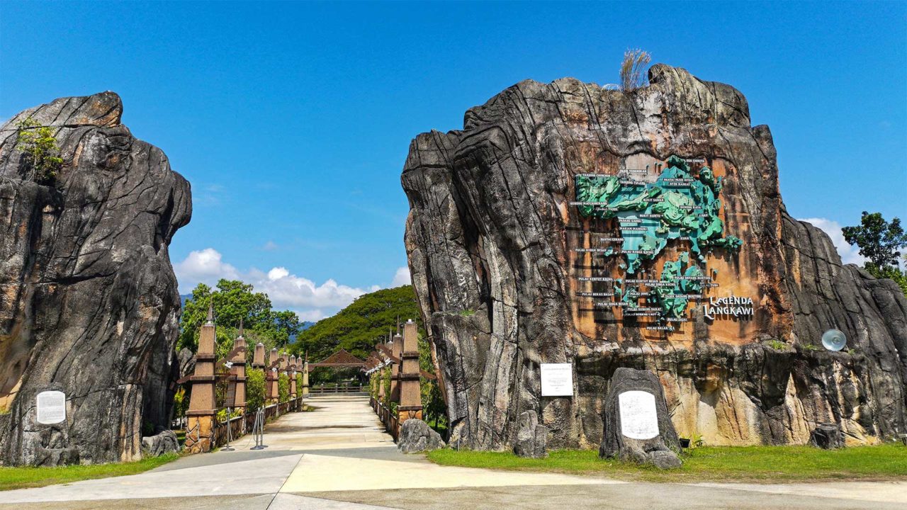 Eingang des Legenda Park am Eagle Square von Langkawi