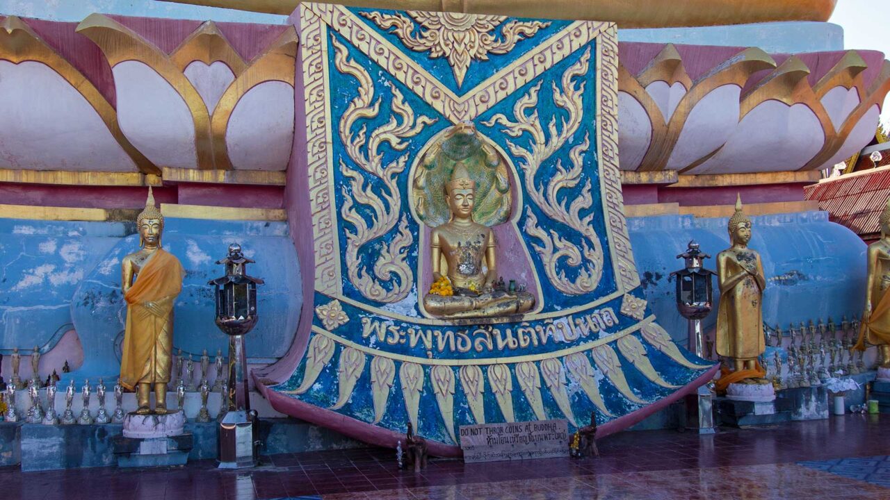 Kleinere Buddha Statuen am Big Buddha von Koh Samui