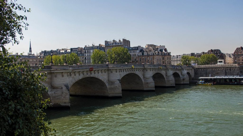 Pont Neuf, die älteste Brücke über die Seine in Paris