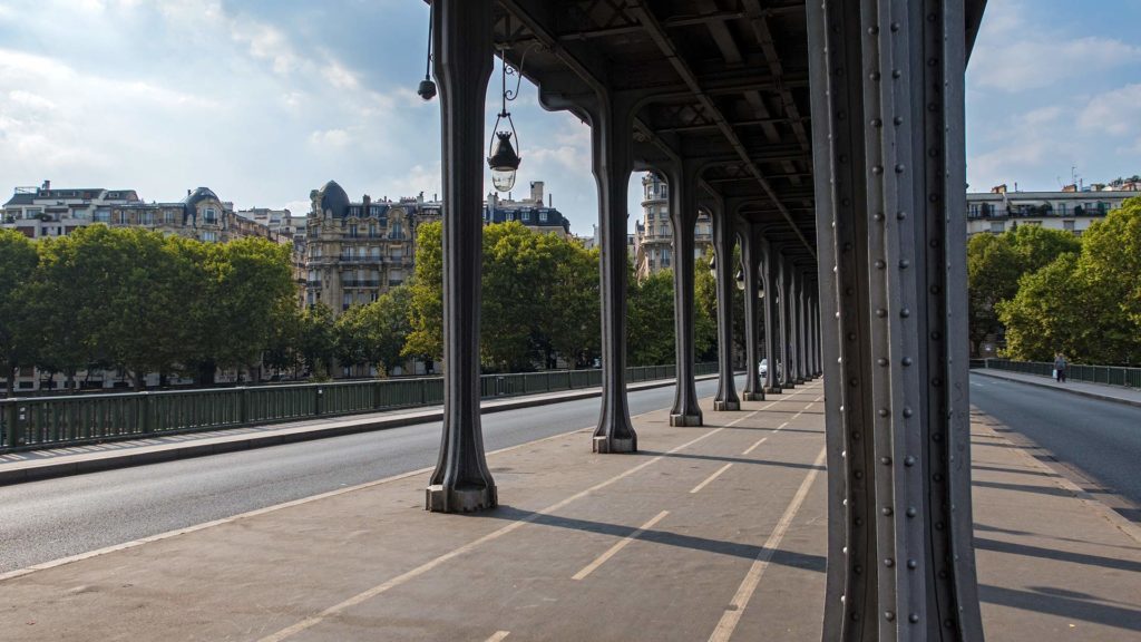 Pont de Bir-Hakeim, bridge from the movie Inception in Paris