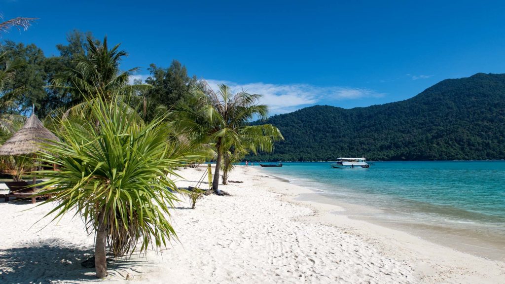 Traumstrand auf Koh Lipe in der Regenzeit