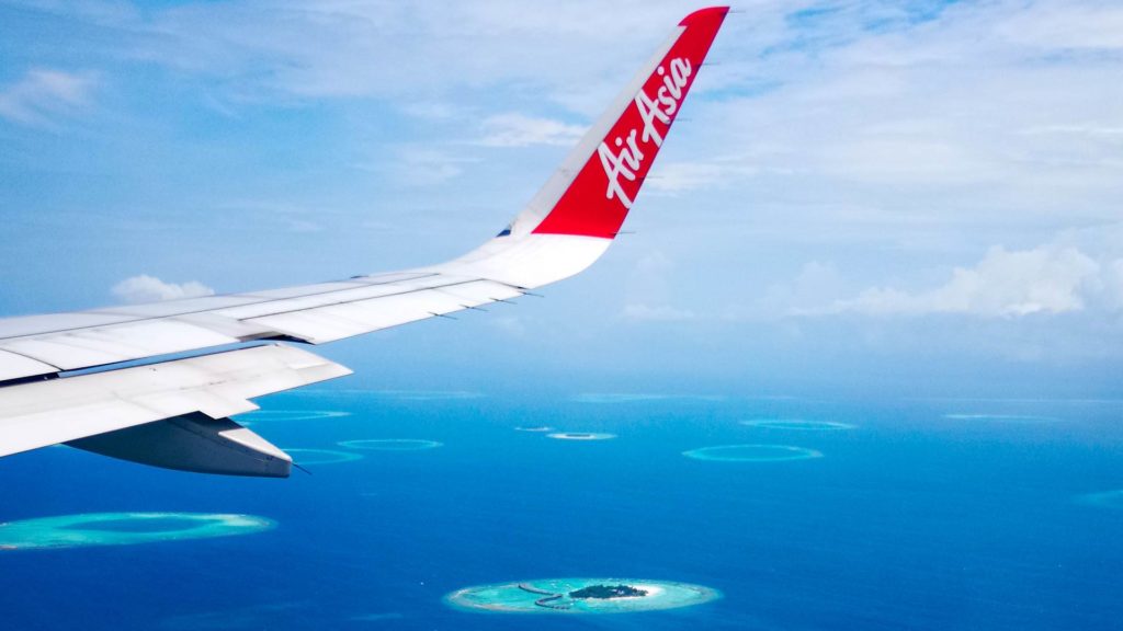 Aussicht auf Thulhagiri Island vom AirAsia Flugzeug aus