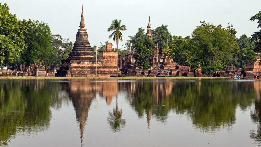 Ausblick auf den Wat Mahathat im Geschichtspark von Sukhothai
