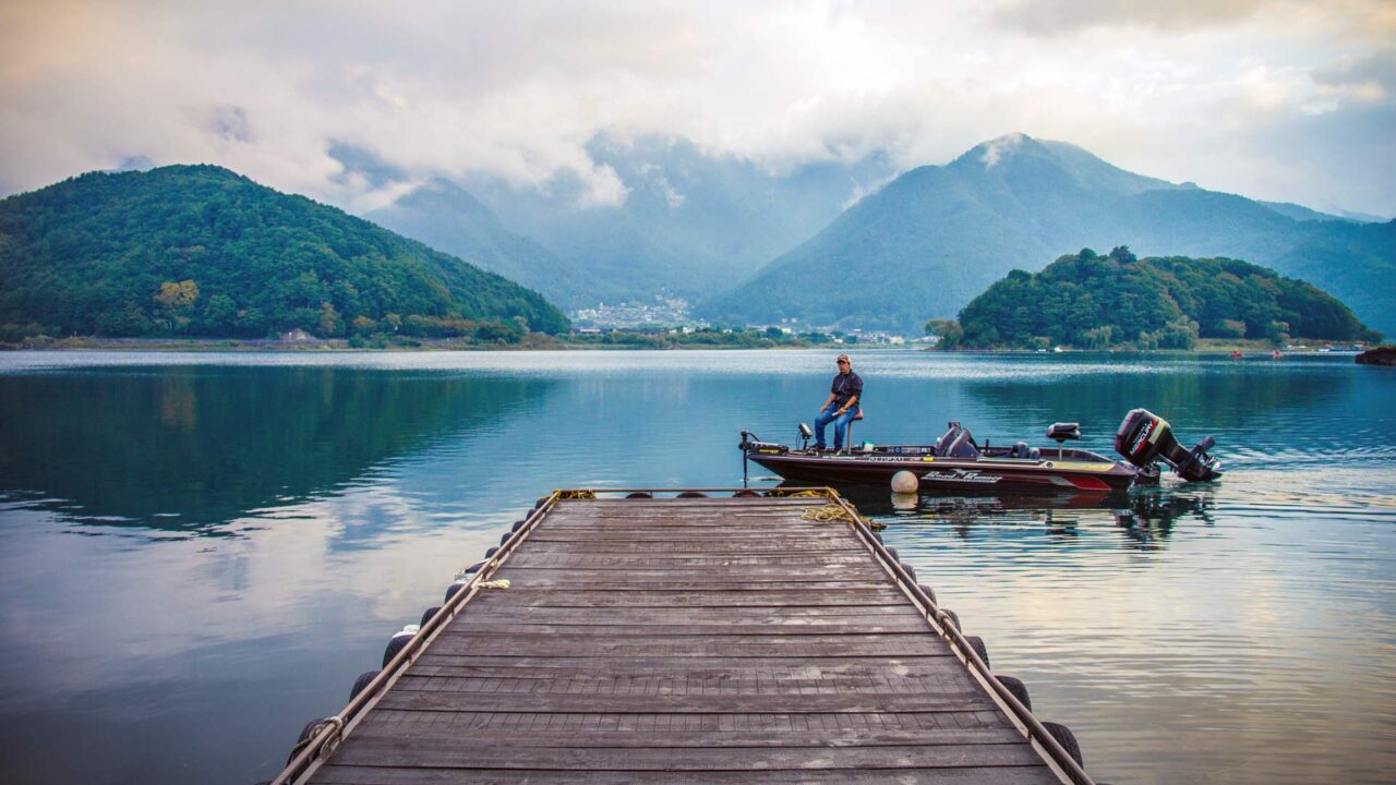 Boot am See im Süden Japans