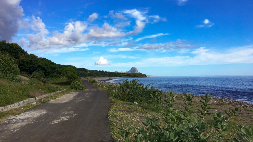 Lonely roads along the coast on the way to Wae Rebo Lodge, Flores