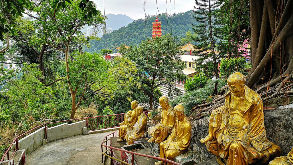 Aussicht auf die Pagode des 10000 Buddhas Monastery in Hong Kong