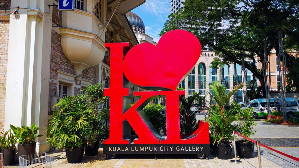 'I love KL' Schild vor der KL City Gallery