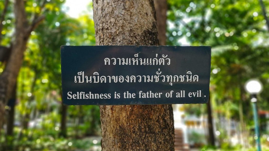 Selfishness is the father of all evil Weisheit im Wat Phra Singh