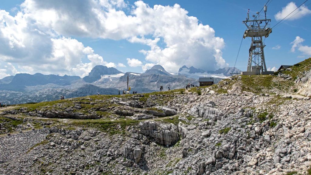 Bergstation Krippenstein mit Welterbeblick im Hintergrund