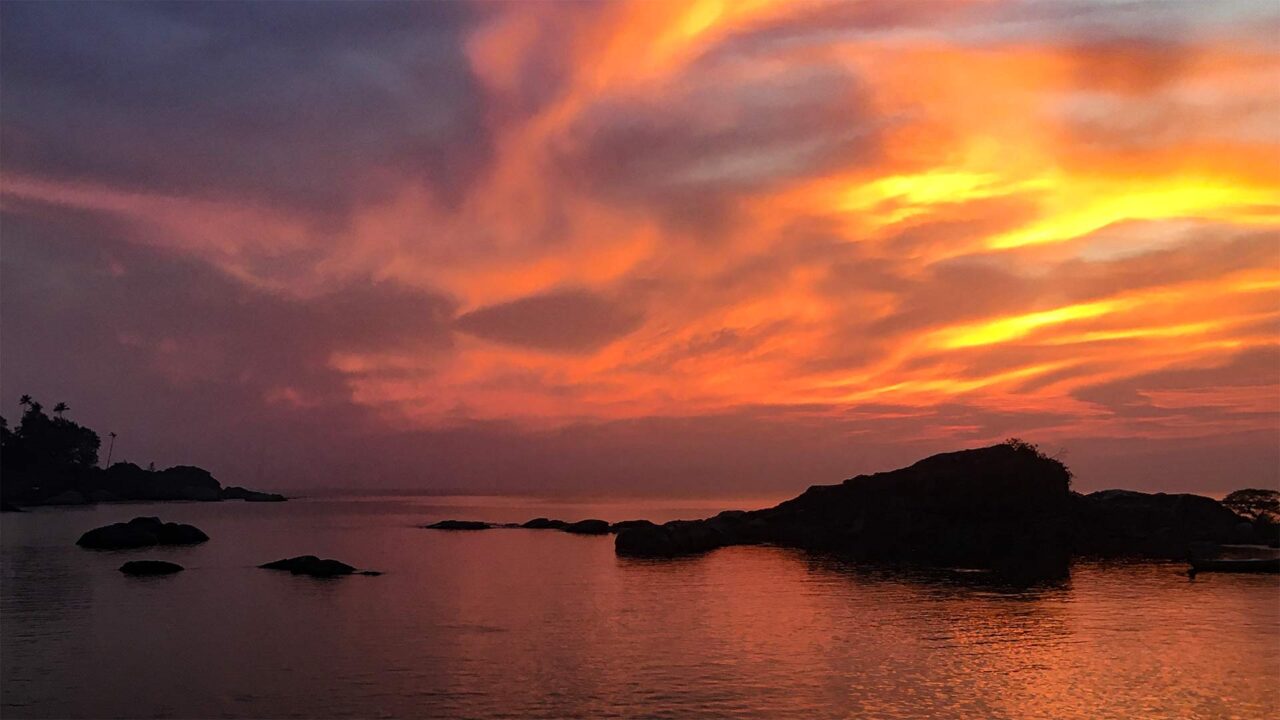 Traumhafter Sonnenuntergang in Süd-Goa, Indien