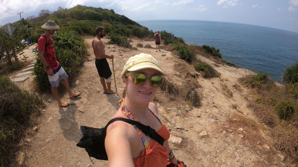 Gastautorin Anne am Aussichtspunkt von Koh Samet