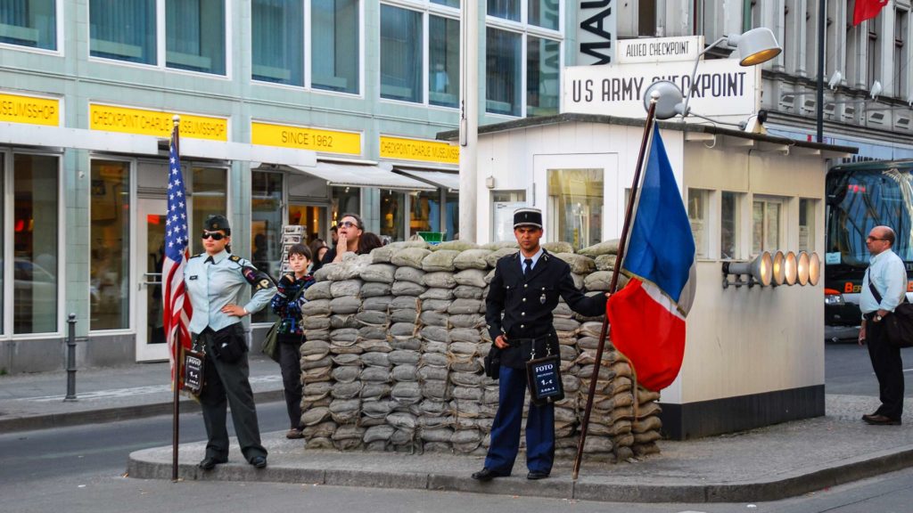 US Army Checkpoint Checkpoint Charlie in Berlin, Deutschland