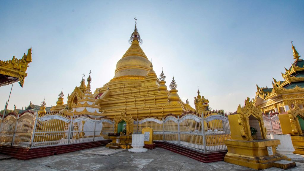 Die goldene Kuthodaw Pagode in Mandalay, Myanmar