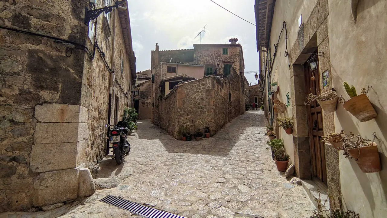 Quiet little streets in the village of Valldemossa, Mallorca