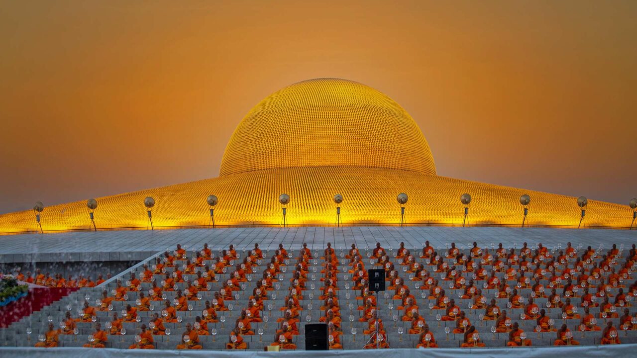 Wat Phra Dhammakaya in Pathum Thani, another of Thailand's most beautiful temples