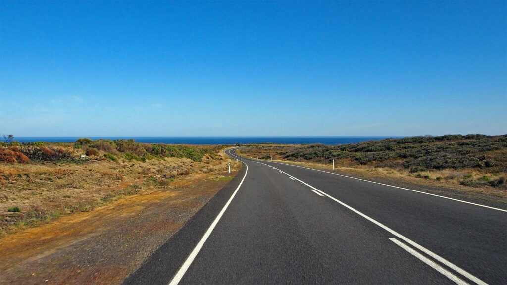 Weite Straße auf einem Australien Roadtrip