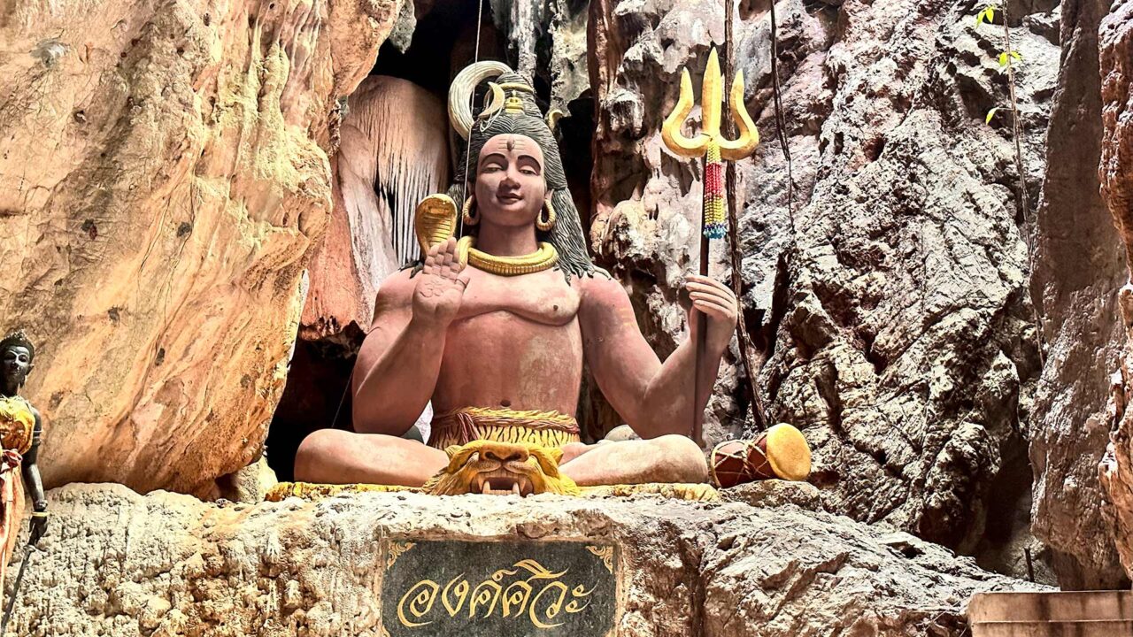 Shiva Statue in einer Höhle in Lamphun, Thailand