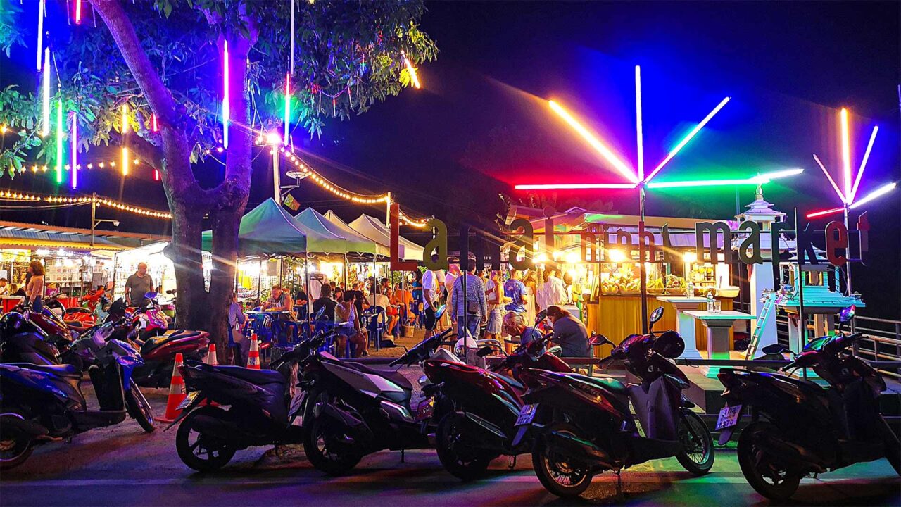 Der Lamai Night Market am Abend auf Koh Samui