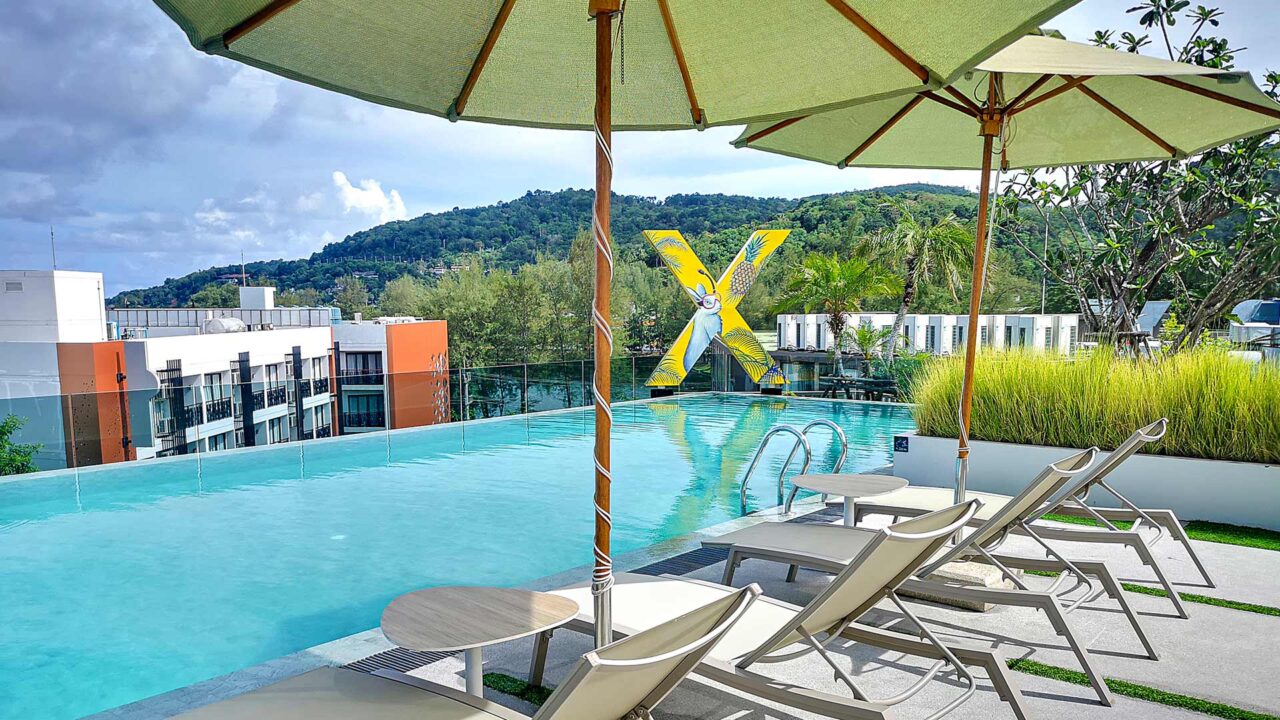 The swimming pool of JonoX Phuket Karon Hotel