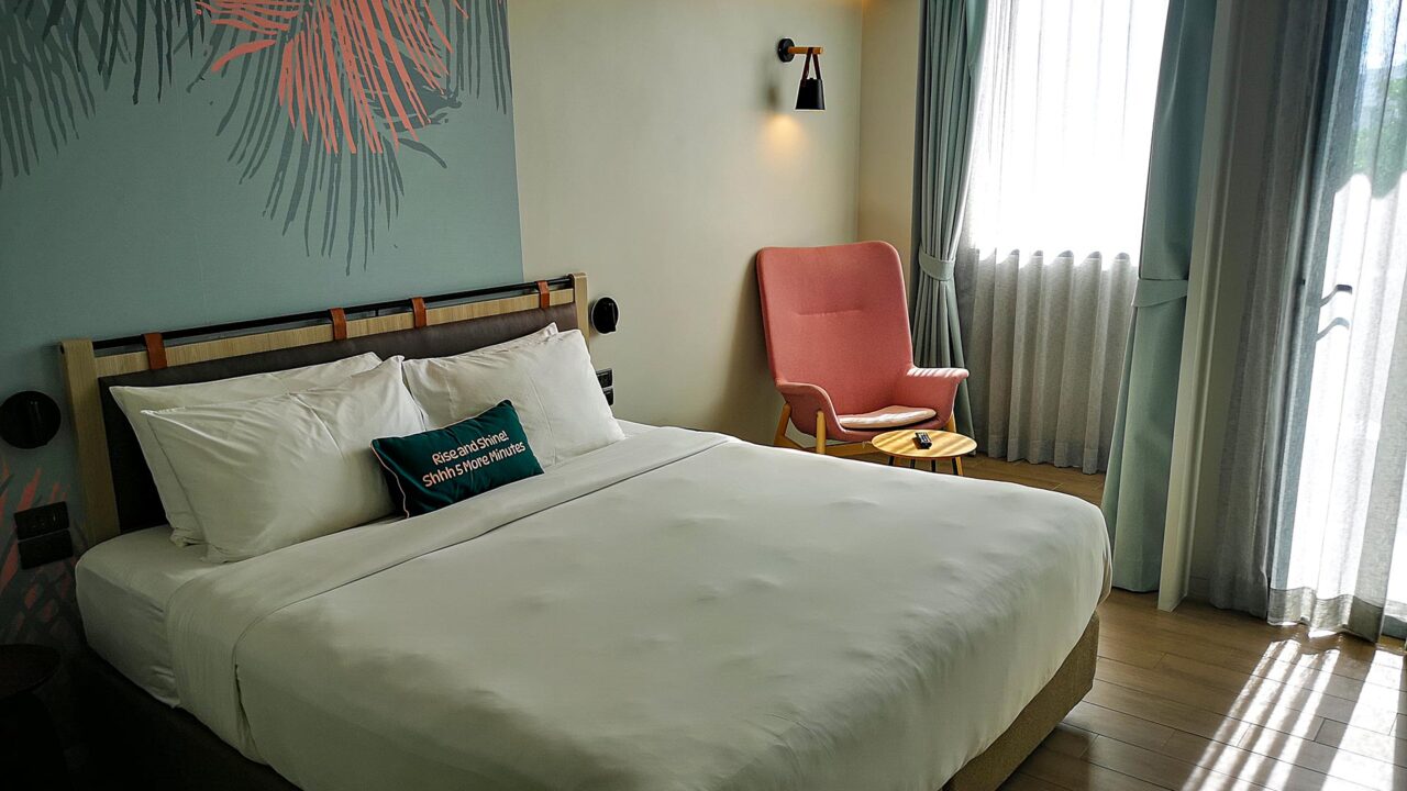 The beautiful rooms at JonoX Phuket Karon Hotel