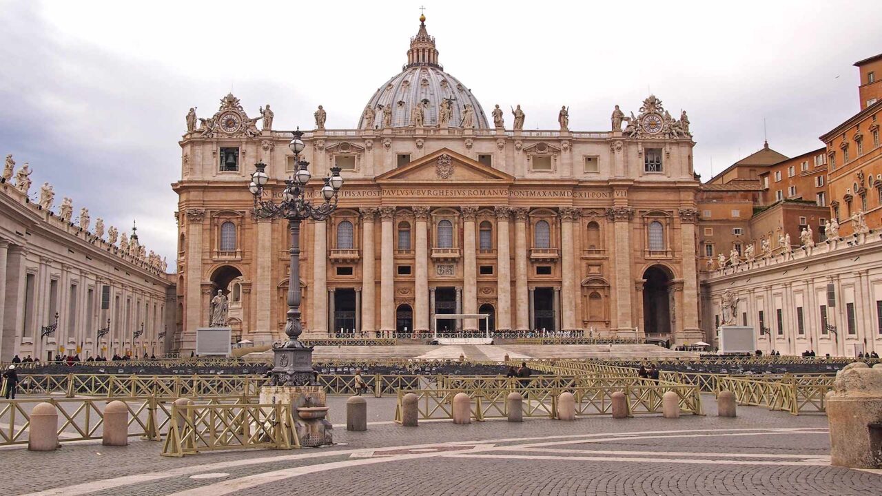 Der berühmte Petersdom im Vatikan, Rom