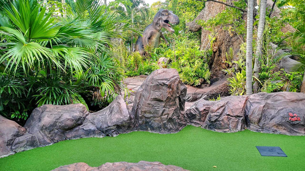 Der Dino Park Minigolfplatz in Karon, Phuket