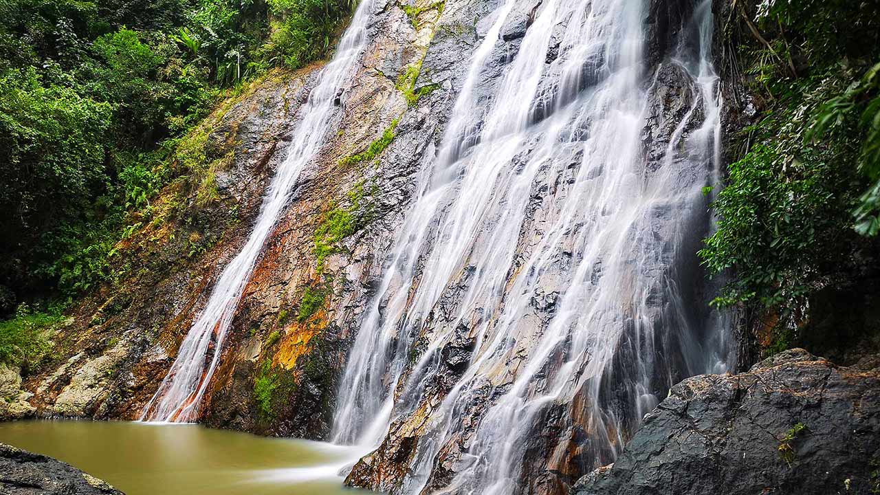 Der Na Muang Waterfall 1 im Süden von Koh Samui