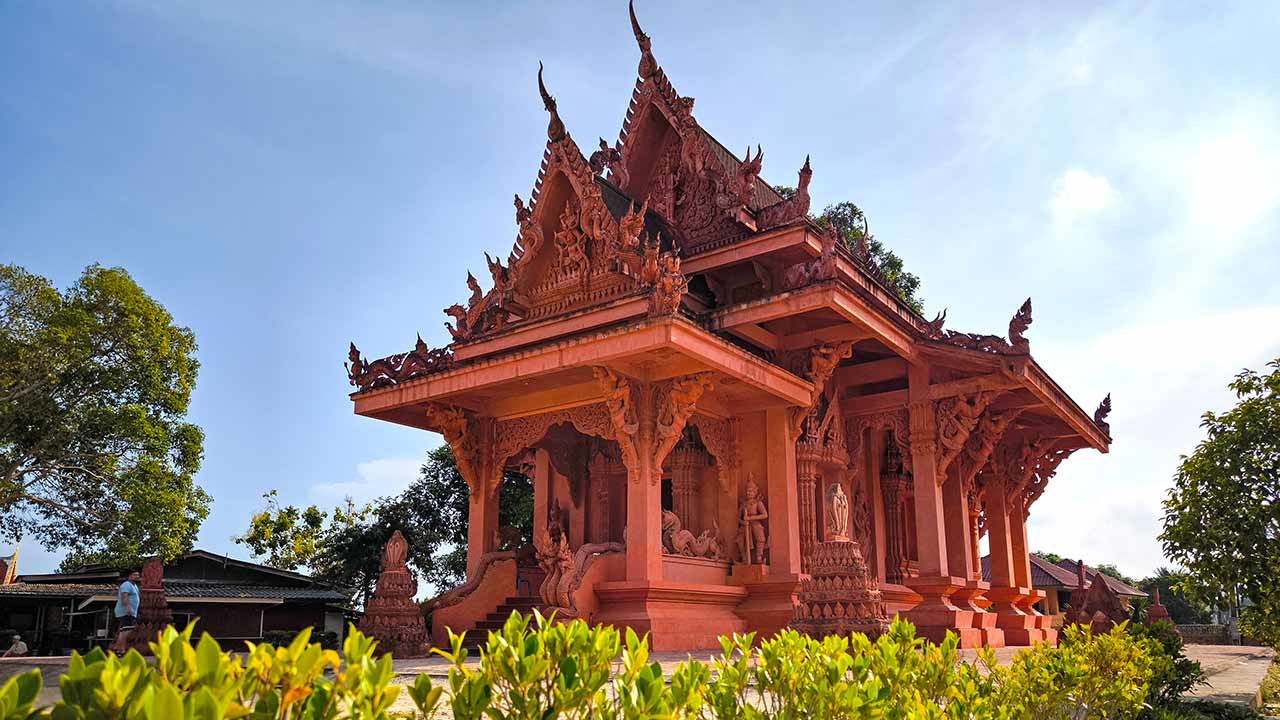 Der rote Tempel des Wat Ratchathammaram, Lamai Beach Tipps