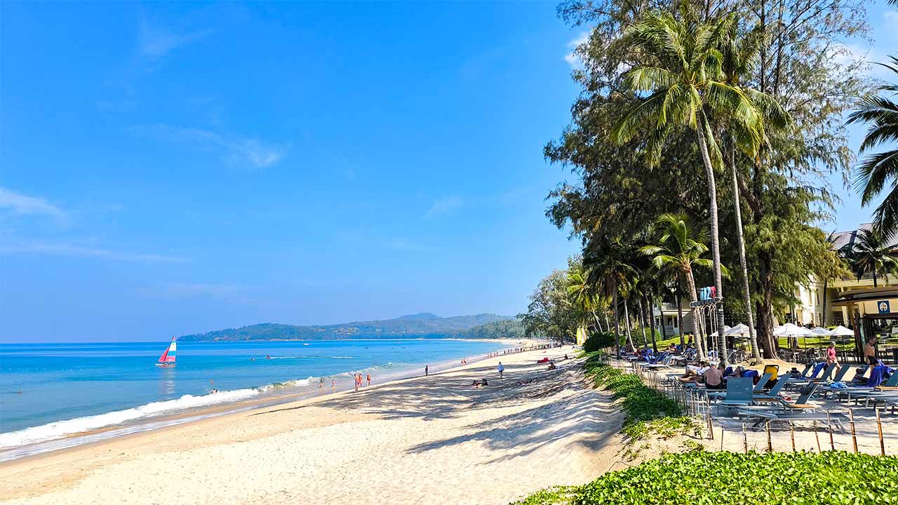 Der wunderschöne Bang Tao Beach auf Phuket